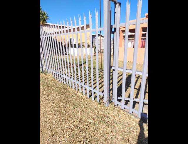 3 BEDROOM FREEHOLD FOR SALE IN SUNSET VIEW